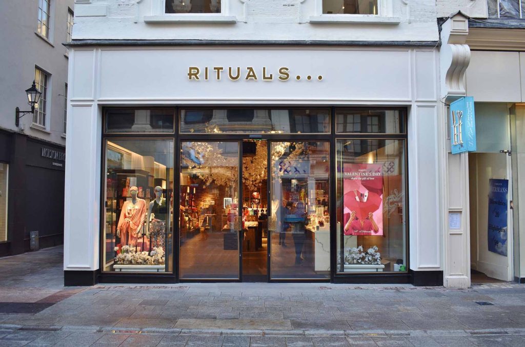 Aluminium Shopfront – Rituals RAL 9005