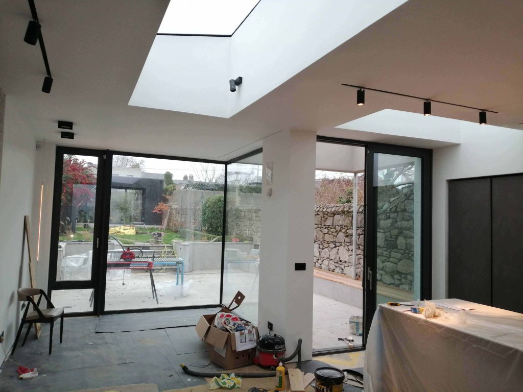 Aluminium Window with Glass to Glass Corner RAL7016 – 3