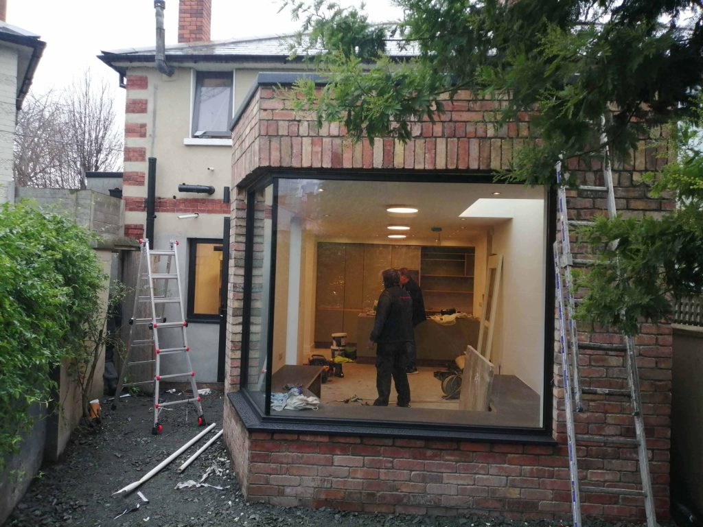 Aluminium Window with Glass to Glass Corner RAL7021