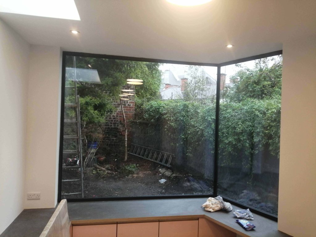 Aluminium Window with Glass to Glass Corner RAL7021 window seat